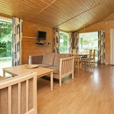 Vakantiehuis Two-bedroom Holiday In 14 *