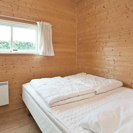 Vakantiehuis Two-bedroom Holiday In 14